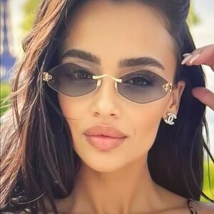 Chic Black Sunglasses